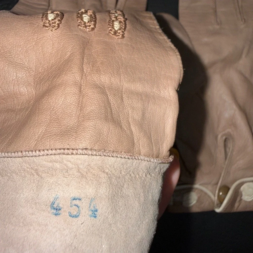 Vintage Chateau Tan Leather Gloves Made in France Embroidered Cream Trim